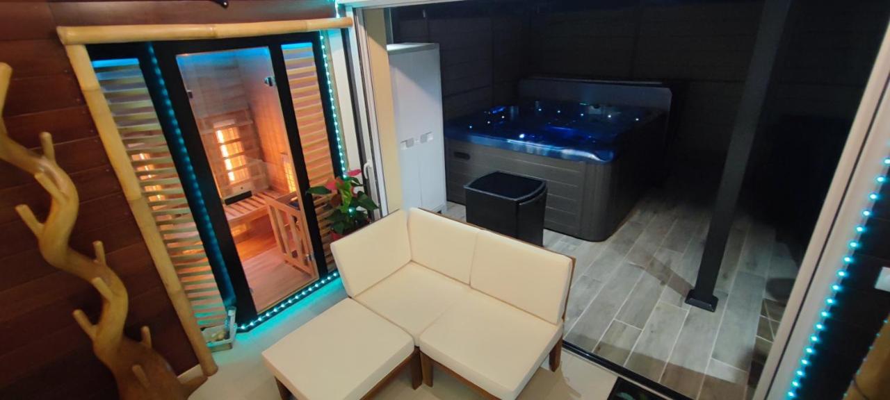 La Kaz Rhumantique Sauna And Spa Privatif Ла-Ривьер-Сен-Совёр Экстерьер фото
